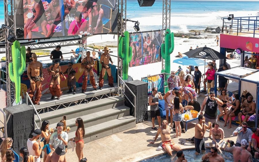 Coco Bongo Cancun: Beach Party