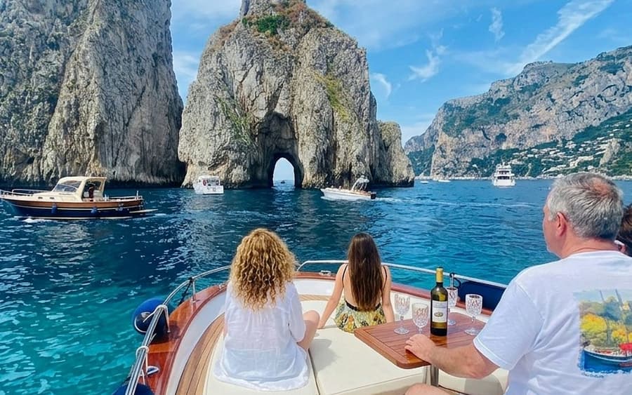 Capri: Boat Tour from Positano + Brunch + Drinks + Snorkeling