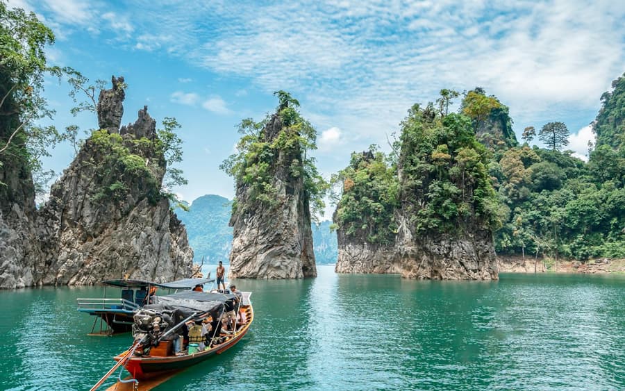 Cheow Larn Lake: Guided Tour from Khaolak + Bamboo Raft Ride + Lunch
