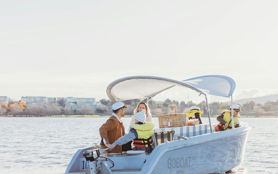 Private Electric Picnic Boat Hire