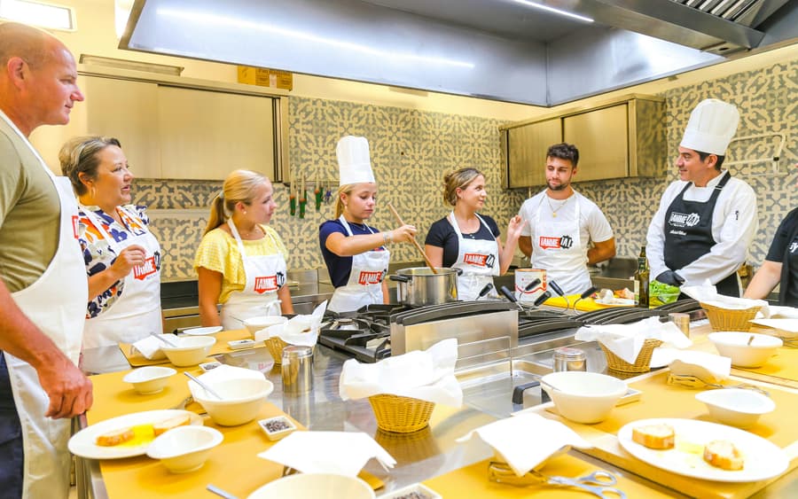 Sorrento Cooking Class with Lunch & Drinks