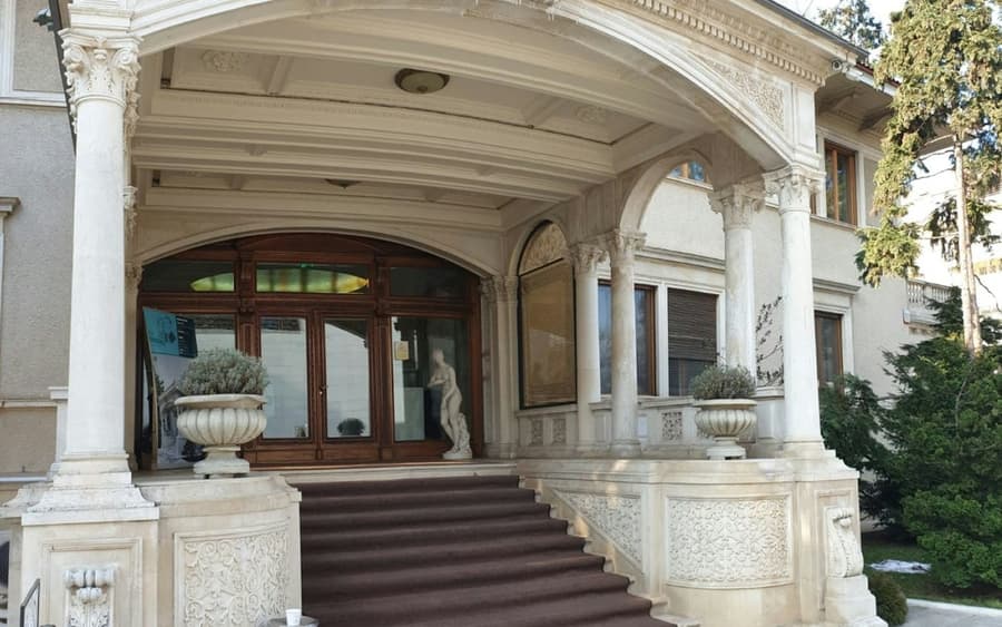 Ceauşescu Mansion: Guided Tour