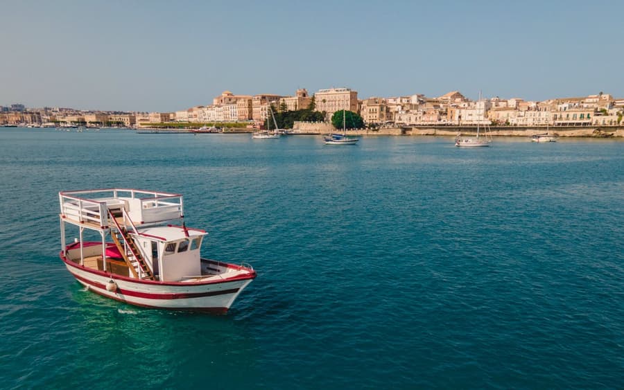 From Syracuse: Ortigia Island Boat Tour with Grotto Visit