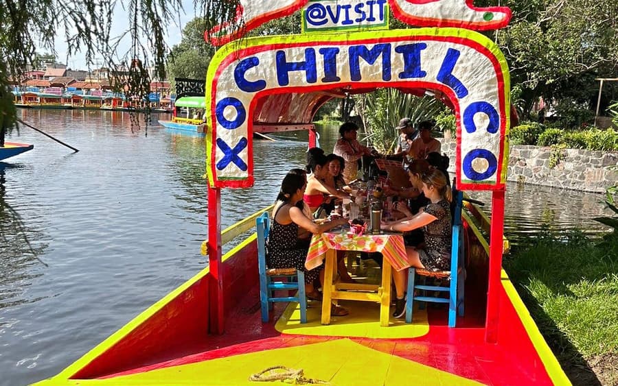Xochimilco csónakkirándulás mexikói tacossal, korlátlan italokkal és játékokkal