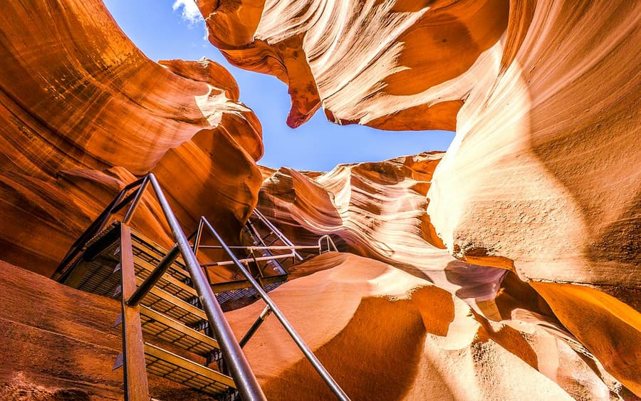 Dixie's Lower Antelope Canyon Tour with Navajo Guide