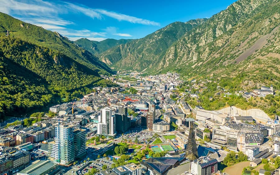 From Barcelona: Guided Day Trip to Andorra, France, and Spain
