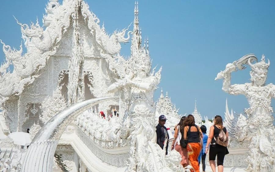 Chiang Rai: Guided Temples Tour from Chiang Mai with Hot Springs & Tribe Village