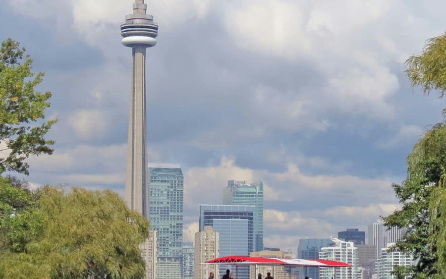 Toronto: Guided Harbour & Islands Cruise + Drink