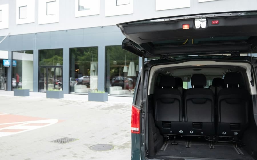Vienna: Private Transfer from Airport to Hotel in Bratislava or Vice Versa