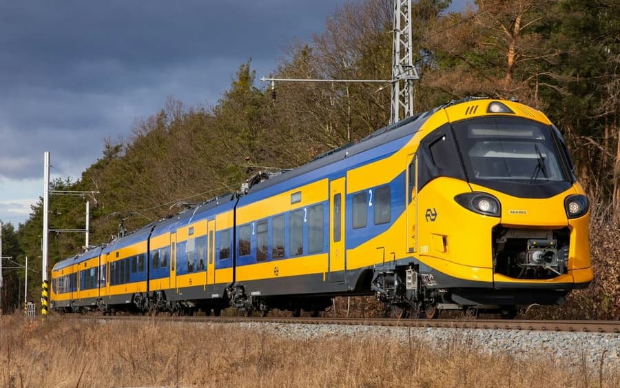 Eindhoven Airport: Train & Bus Transfer To/From Amsterdam