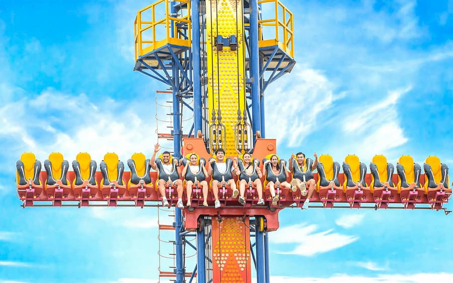 Half-Day VinWonders Pass with Round-Trip Vinpearl Cable Car Tickets