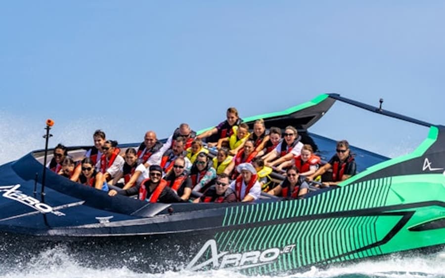 Gold Coast: 45-Min Jet Boat Ride + Roundtrip Transfer from Surfers Paradise