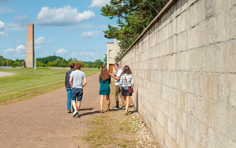 Gedenkstätte KZ Sachsenhausen: Geführte Tour ab Berlin