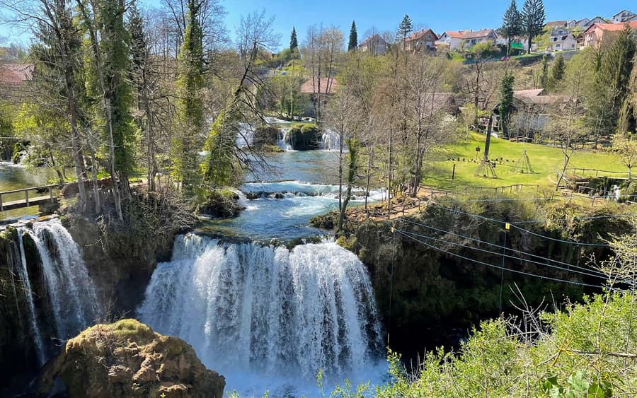 Zágrábból: Egész napos vezetett túra a Plitvicei-tavak Nemzeti Parkban és Rastoke faluban