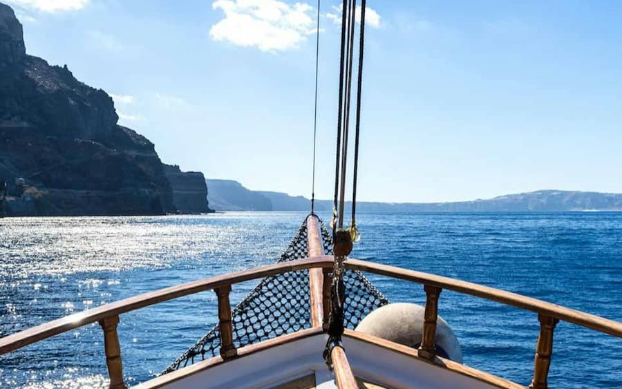 Santorini: Guided Volcano and Hot Springs Boat Tour