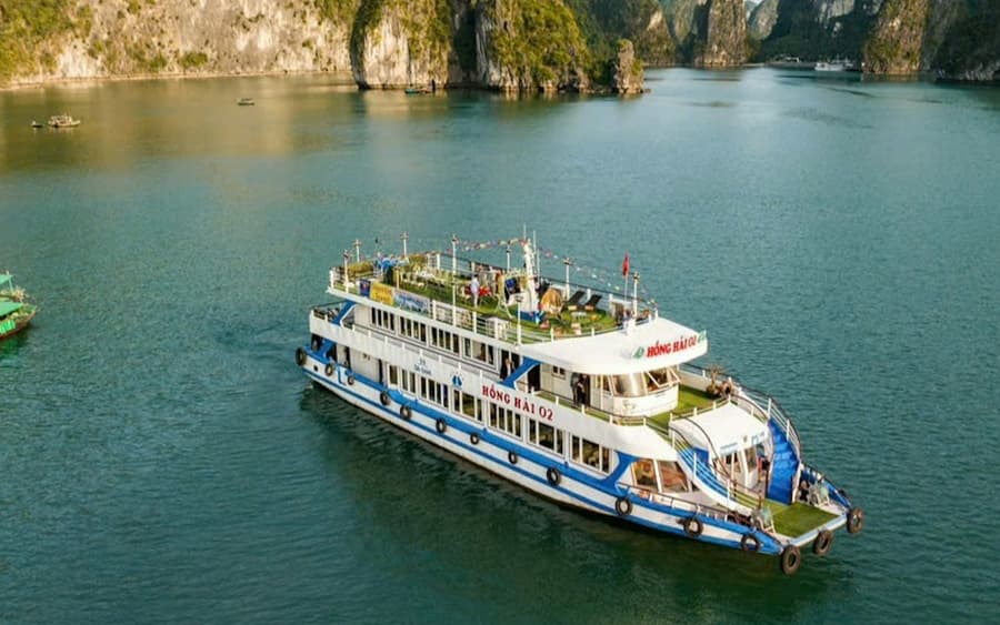 Ha Long Bay: Boat Cruise + Lunch + Snacks + Transfer