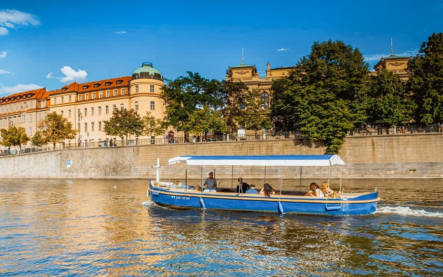Crucero de 1 hora para ver el Canal del Diablo en Praga
