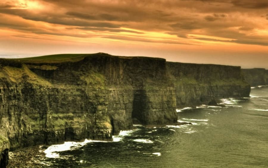 Cliffs of Moher & Galway City: Day Trip from Dublin