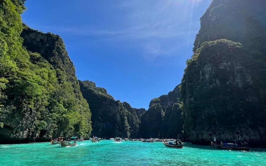 Pulau Phi Phi: Lawatan Sehari dengan Bot Longtail