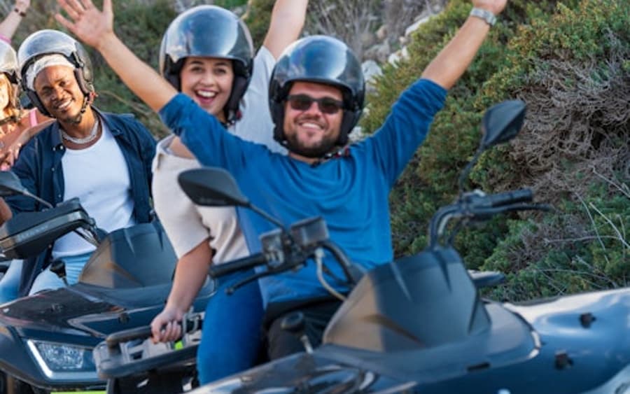 Gozo: Passeio Guiado de Quadriciclo + Transferências + Passeio de Barco para Comino + Almoço