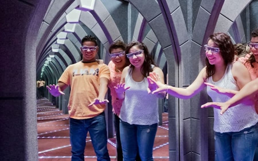 The Amazing Mirror Maze: Escape Experience