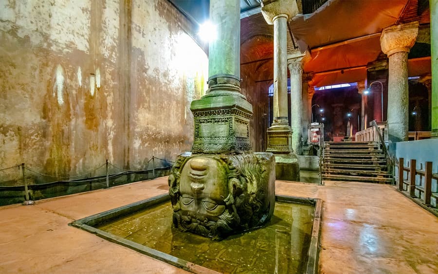 Prohlídka Baziliky cisterny s průvodcem s přednostním vstupem