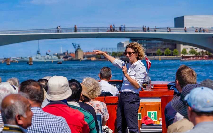 Helsinki: Hermoso paseo en barco por el canal