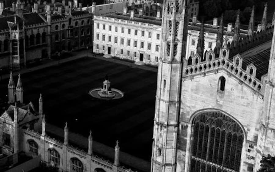 ক্যামব্রিজ বিশ্ববিদ্যালয় ভূত ভ্রমণ বিশ্ববিদ্যালয় প্রাক্তন ছাত্র দ্বারা পরিচালিত