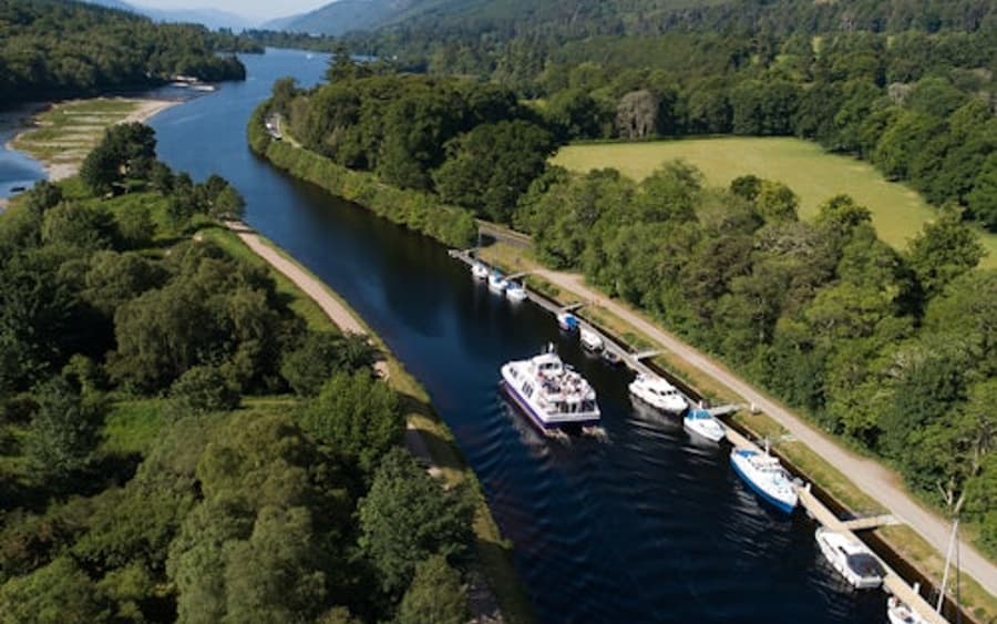 Crucero de Contemplación en el Lago Ness