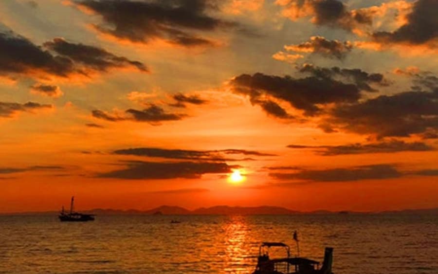 Krabi 4 Adalar Gün Batımı Barbekü Turu ve Uzun Kuyruklu Tekne ile Biyolüminesan Plankton
