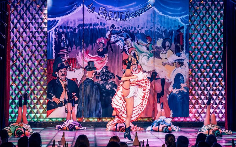 La Nouvelle Eve Cabaret Show na may Hapunan