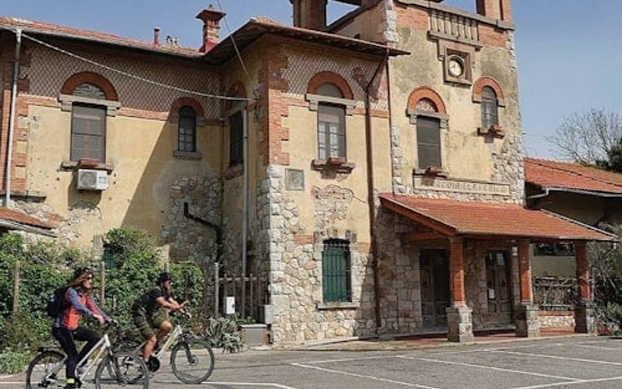 Pisa: Self-Guided Bike Tour