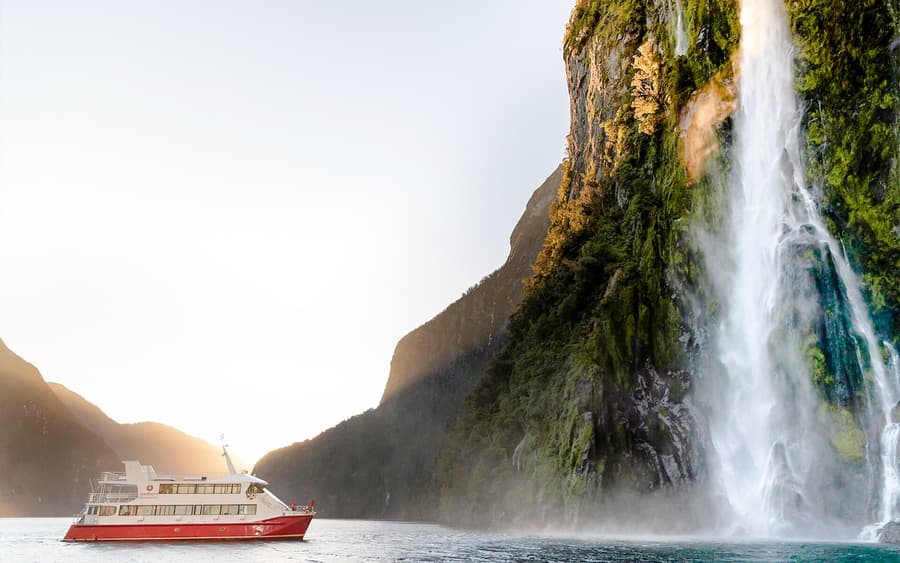 From Queenstown: 4-Hour Milford Sound Helicopter Tour and Cruise