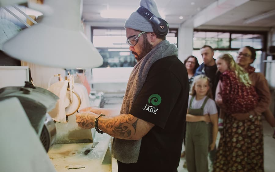 40 Mins Jade Carving Rotorua Guided Tour