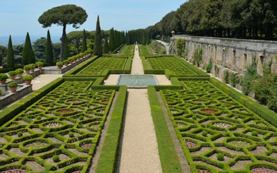Giardini delle Ville Pontificie di Castel Gandolfo: Tour in Minibus Eco