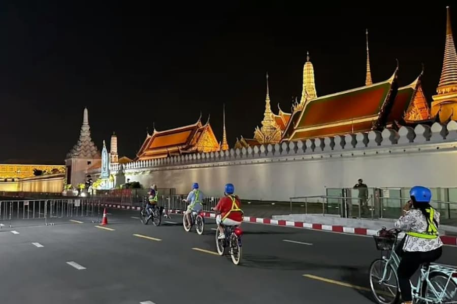 Bangkok : Tour guidé à vélo au coucher du soleil + Dîner, at Bangkok Bike Tours, Bangkok
