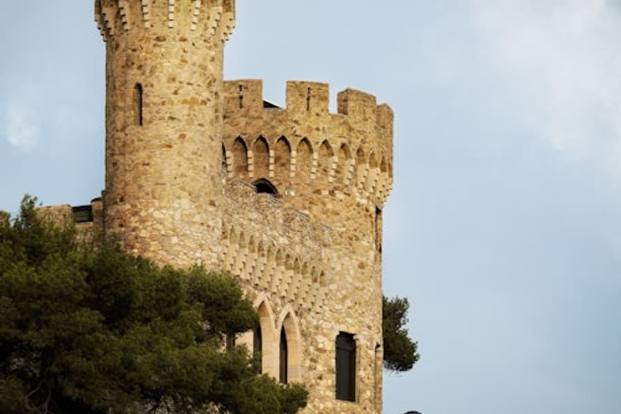 بلیط‌های ورودی قلعه چسکی کروملوف, at Castell De Lloret, Lloret De Mar