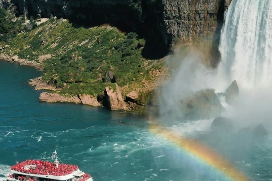 Niagara Falls (CA): Guided Bus Tour + Boat Cruise + Maple & Chocolate Tastings, Niagara Falls (CA)