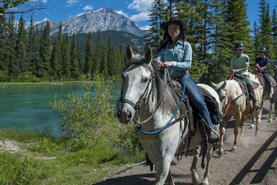 ব্যানফ থেকে বো রিভার ঘোড়সওয়ারি ভ্রমণ, Banff