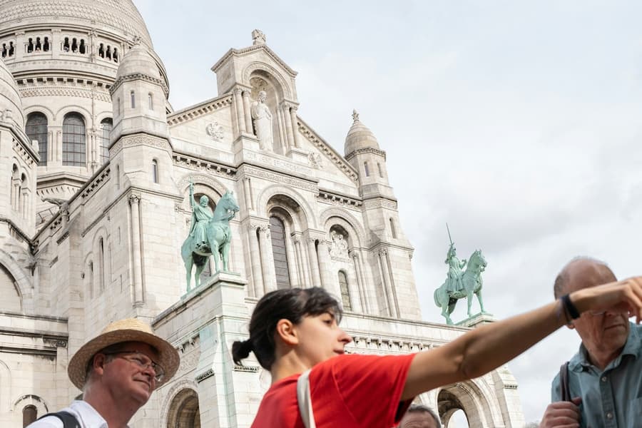 Paris: Hidden Gems of Montmartre Walking Tour