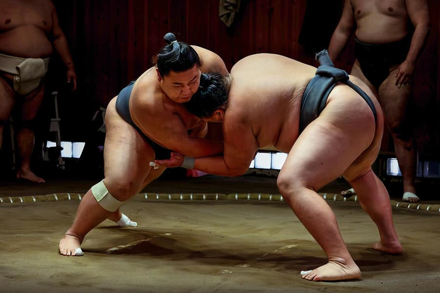 Osaka: Sumo Practice Show at Ochiizumibeya with Chanko-Nabe Hot Pot and Photo, Osaka