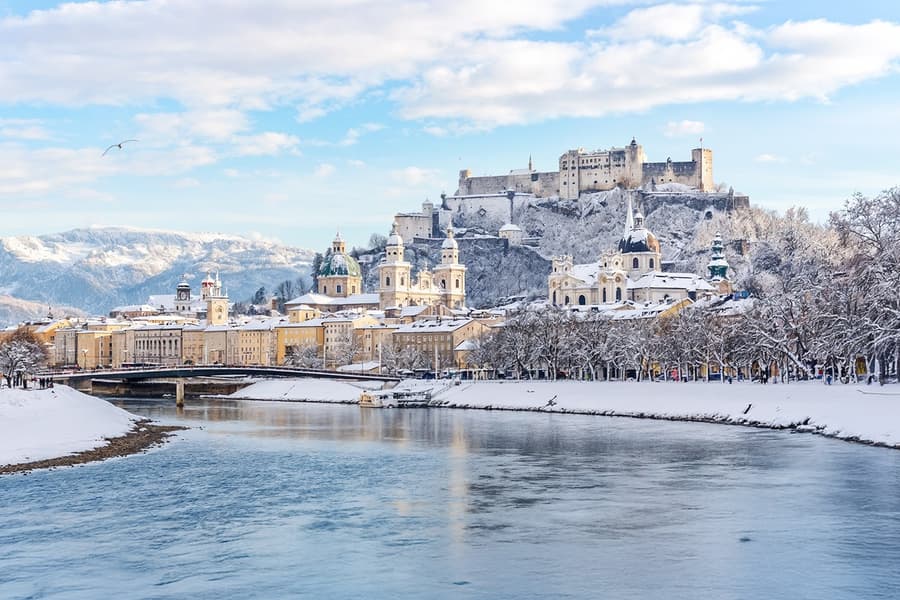 From Vienna: Hallstatt, Salzburg, Melk, Alps & Lakes Day Trip, Vienna