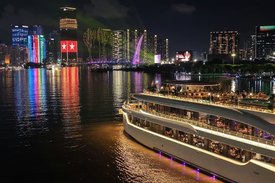 Saigon River: Dinner Cruise + Drinks, Ho Chi Minh City