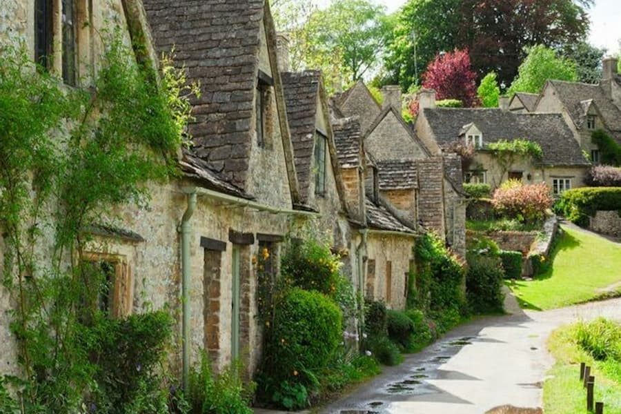 Cotswolds: Guided Day Tour from London + Optional Lunch, at Cotswold Tours from London