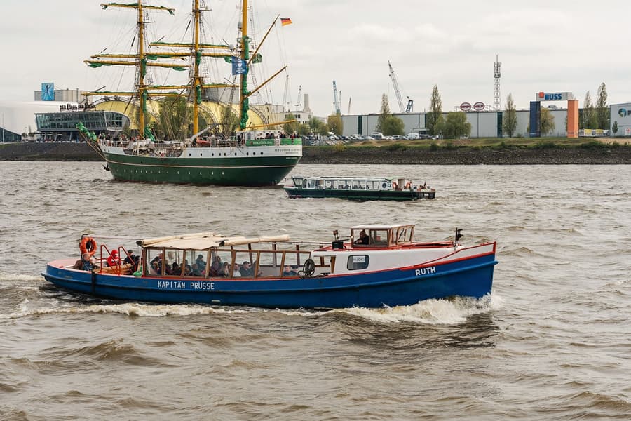 2-Hour Harbor Cruise in Hamburg with Live Commentary in German, at Brücke3