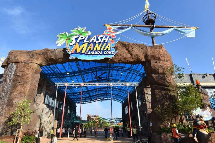 SplashMania WaterPark: Entry Ticket, Banting