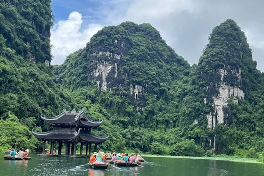 Tam Coc/Trang An, Hoa Lu & Mua Cave: Guided Tour from Hanoi + Boat Ride, Hanoi