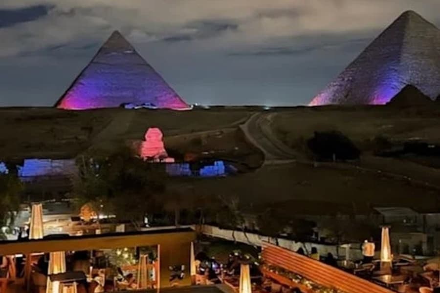 Cairo: Dinner at The Great Pyramid Inn + Transfers, Giza