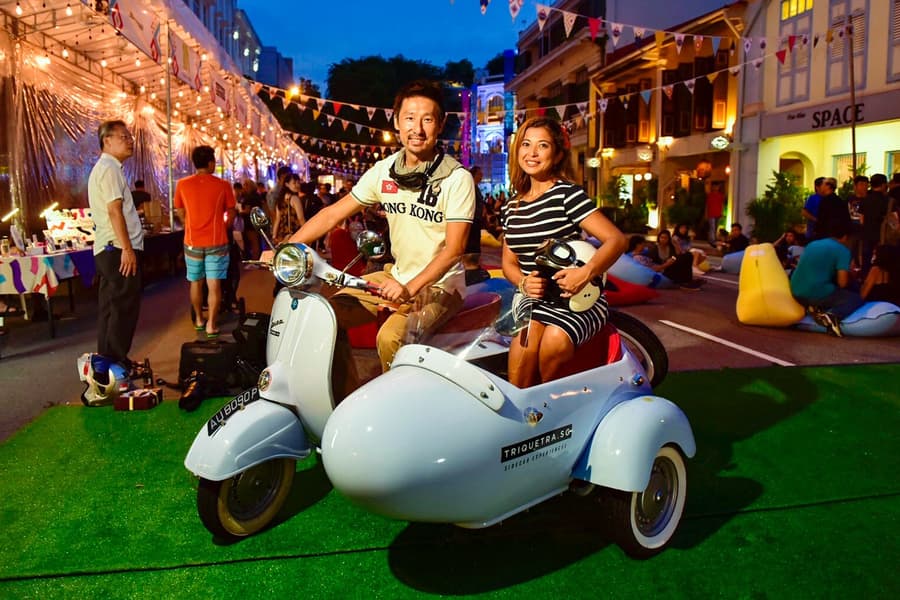 Tour Nocturno en Sidecar Vespa Vintage en Singapur, at Capitol Singapore 13 Stamford Rd, Singapore