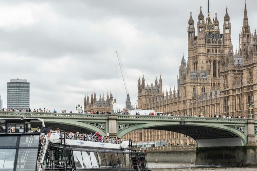 London: Westminster Guided Walking Tour + River Cruise + Tower of London Entry tickets at London Walking Tours